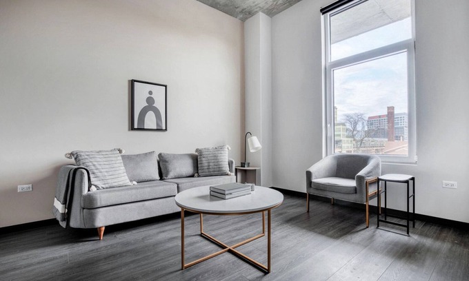 Near West Side Apartment | Inviting West Loop 1BR with Gym, Close to Fulton Market