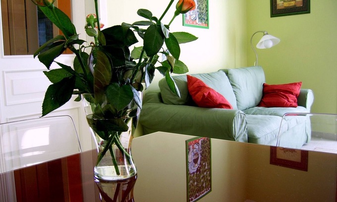 Old Town Apartment | Cozy Retreat in Historic Center with Pool and Breakfast