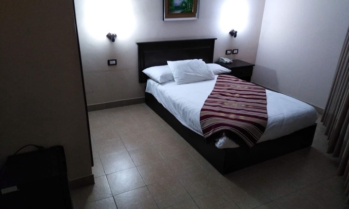 Madaba Hotel | Delilah Hotel: Deluxe Studio with Pool and Shared Kitchen