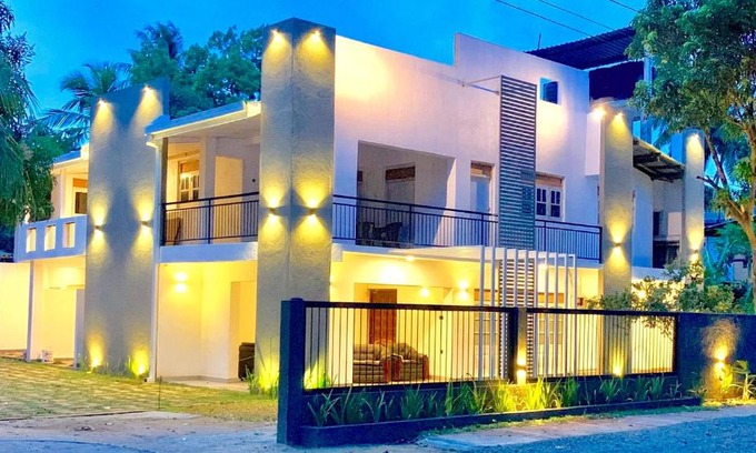 Anuradhapura Hotel | Cozy Delmond Lake Hotel - Top Rated Stay in Anuradhapura