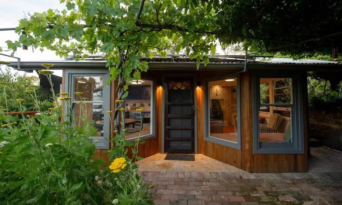 Mylor Cottage | Delphi BnB in Adelaide Hills: Family-Friendly Getaway