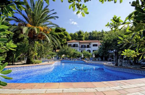 Neo Klima Apartment | Delphi Hotel: Oceanfront Escape with Family-Friendly Perks