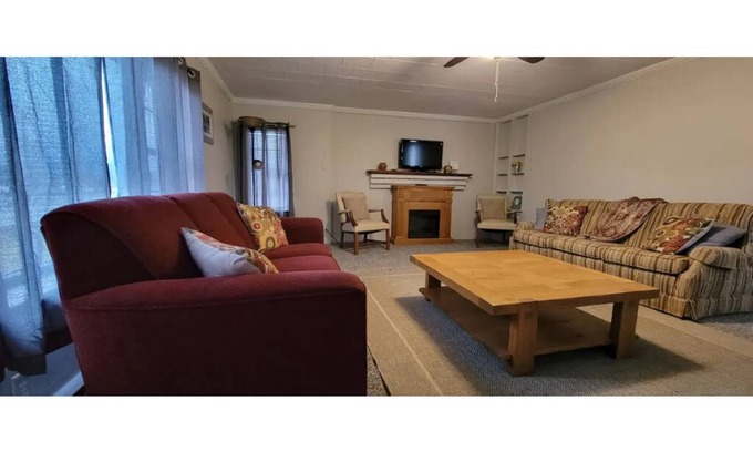 Delphos House | Cozy Delphos Bungalow Unit A on Historic Route 66