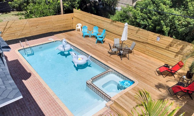 Delray Beach House | Family-Friendly Delray Beach Shark Tank with Pool & Kitchen