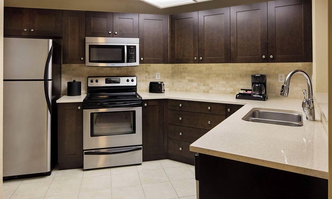Kelowna Central Business District Apartment | Delta Grand 2 Bedroom Condo with Full Kitchen & Lake Views
