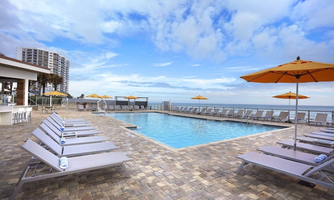 Daytona Beach Shores Hotel | Beachfront Retreat at Delta Hotels by Marriott Daytona Beach