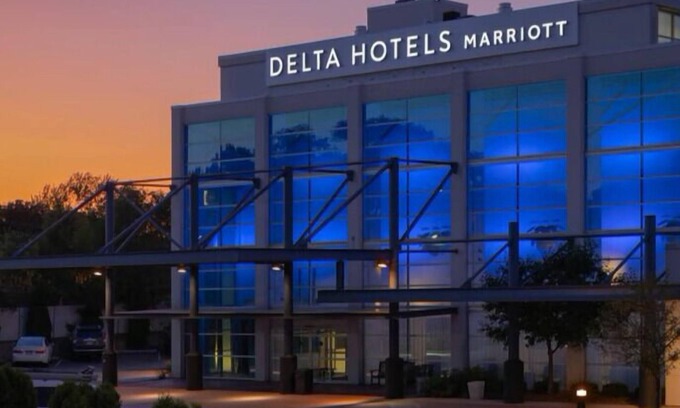 Menomonee Falls Hotel | Relax at Delta Hotels by Marriott Milwaukee Northwest