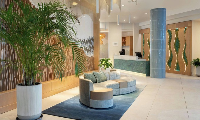 West Palm Beach Hotel | Relax at Delta Hotels by Marriott West Palm Beach with Spa & Pool