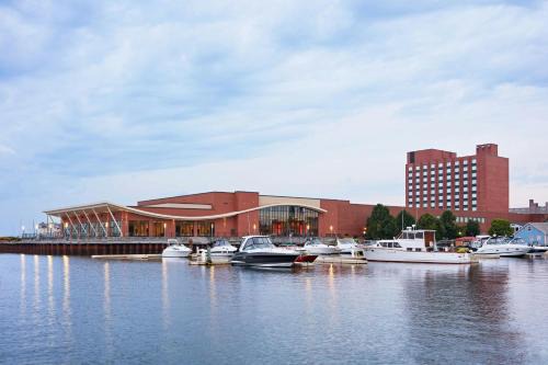 Queens Square Hotel | Discover Delta Hotels by Marriott Prince Edward: Pet-Friendly Retreat