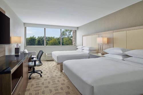 Willowbrook Hotel | Pet-Friendly Delta Hotels by Marriott Chicago Willowbrook