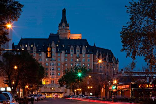 Saskatoon Downtown Hotel | Relaxing Delta Hotels by Marriott Bessborough with Spa & Pool