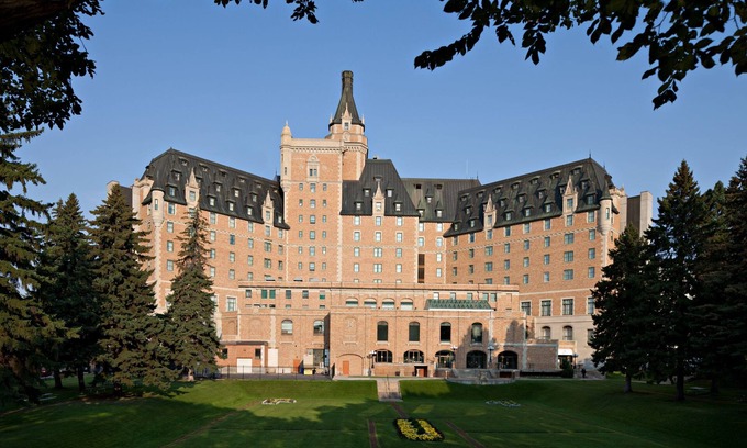 Saskatoon Downtown Hotel | Discover Delta Hotels by Marriott Bessborough: 4-Star Experience