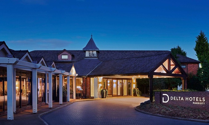 Trafford Hotel | Relaxing Delta Hotels Manchester Airport with Pool & Spa