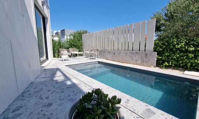 Zadar Apartment | Delta House: Oceanfront Retreat with Top Guest Ratings