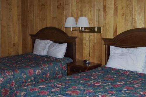 Bay City Hotel | Comfortable Delta Motel: Pet Friendly with Breakfast & Hot Tub