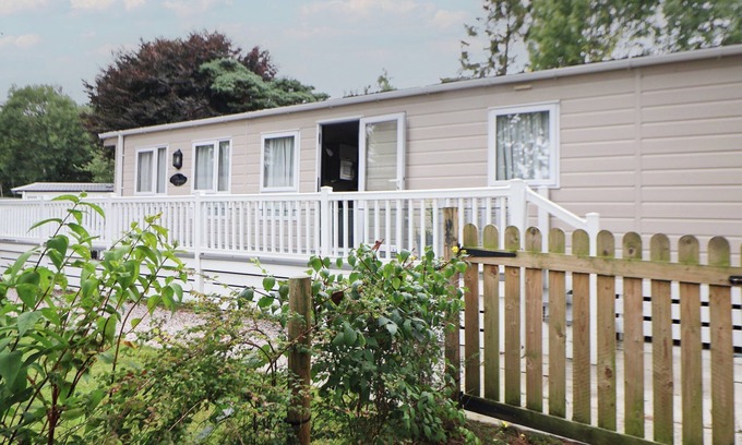 Ruthin Cottage | DELTA SUPERIOR, pet friendly, with a garden in Ruthin