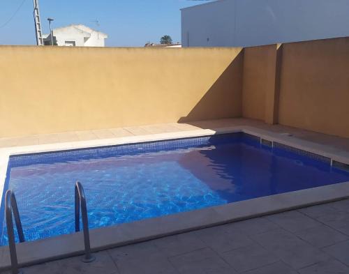 Sant Jaume d'Enveja Apartment | Deltafamily: Poolside Relaxation with Ocean Views & WiFi