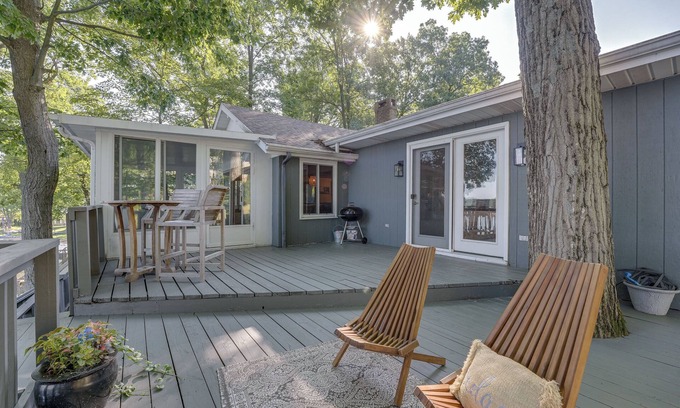 Delton Cabin | Lakeview Delton Oasis Retreat with Spa and Family Amenities