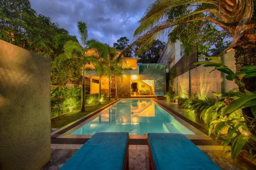 Galle House | Relax at Deltora Villa with Pool & Free TukTuk to Galle Fort