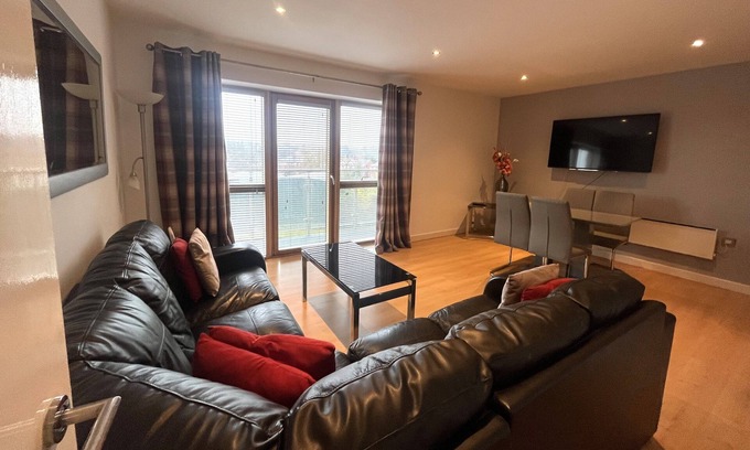 Wakefield Apartment | Comfortable 2 Bed Apartment Steps from Wakefield City Centre