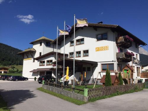 Lermoos Apartment | Elegant Deluxe 1,2,3: Pet & Child Friendly Retreat
