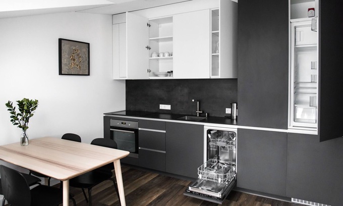 Liberty Avenue Apartment | Guest Rated 10/10: Modern 1 BD Apartment on Main Street