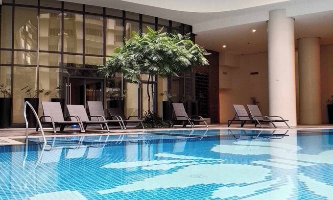 Pinagsama Condo | Deluxe 1BR 27th floor in Taguig/BGC w/balcony, amazing view of bay, wi-fi+55" TV