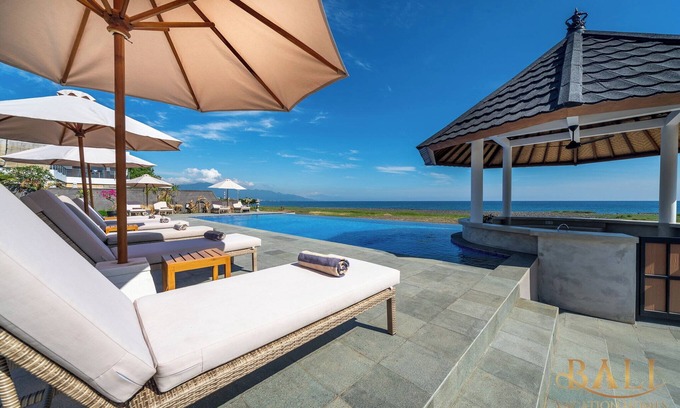 Kalisada Villa | DeLuxe 1BR Suite with panoramic sawa view! 100mtr from the Bali Sea!
