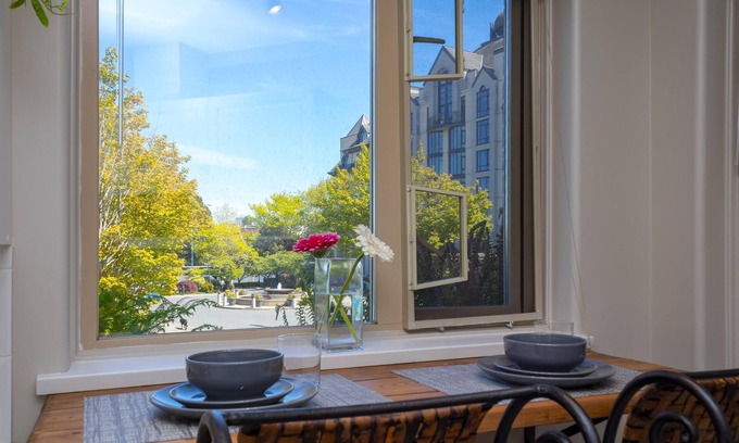 Victoria Condo | Modern 2 Bed Retreat, Steps from Downtown and Seawalk