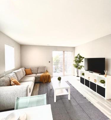 Slough Apartment | Family-Friendly 2 Bed Flat Near Windsor and Heathrow