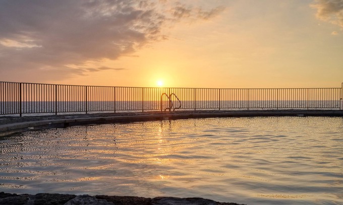 Kailua-Kona Condo | Oceanfront 2 Bedroom Retreat with Private Beach Access