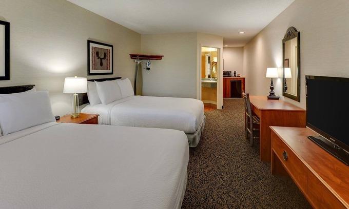 Sunnyland Hotel | Comfortable Stay with 2 Double Beds & Free Breakfast