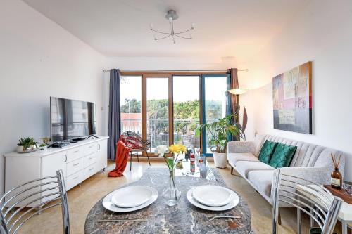 Jaffa Apartment | Elegant 2BR Apartment with Pool in Historic Jaffa