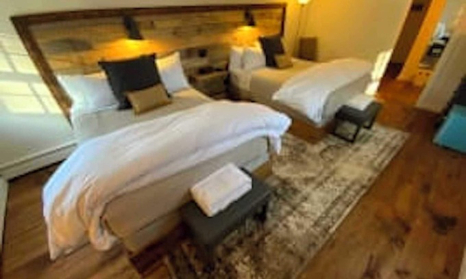 West Dover Resort | Historic Inn: 2nd Floor Room with Pool and Breakfast