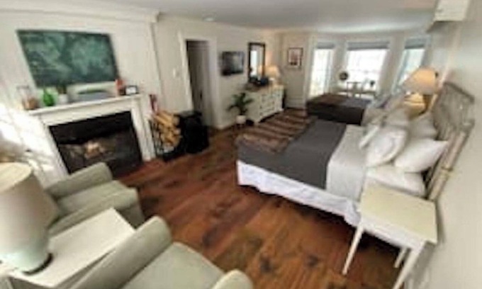 West Dover Resort | Guest Rated 10/10: Cozy 2xQueen Room with Fireplace