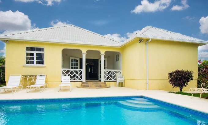 Coverley House | Deluxe 3 bedroom villa with pool