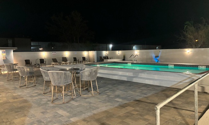 Cameron County Hotel | Affordable Comfort at Deluxe Inn & Suites with Pool Access