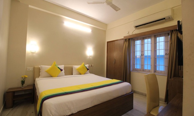 Salt Lake Bed & Breakfast | Comfortable AC Room at Anamitra Guest House with Breakfast