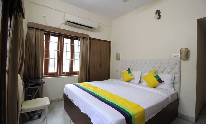 Salt Lake Bed & Breakfast | Cozy AC Room with Balcony at Anamitra Guest House