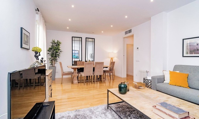 Castellana Apartment | Stylish Juan Bravo Suites I: Rated 9.6, Ideal for Families