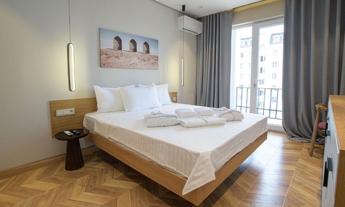Tashkent Apartment | Stylish Deluxe Apartment with Hot Tub & 10/10 Guest Rating