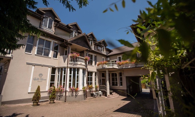 Deva Villa | Comfortable Double Room 105 with Complimentary Breakfast