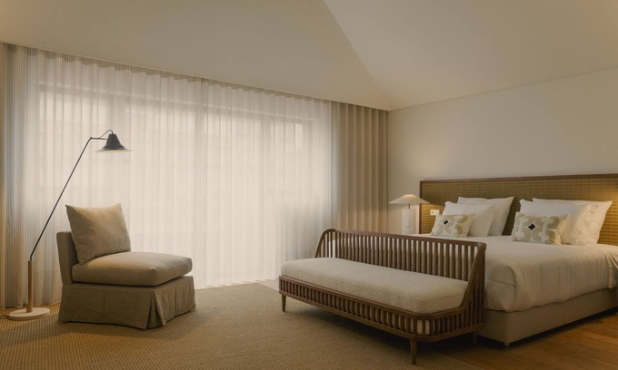 Centro / Baixa Hotel | Deluxe Double or Twin: Family-Friendly with Pool Access