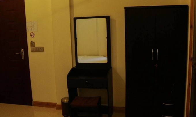 Mathiveri House | Cozy Double Room with Balcony and Breakfast Included