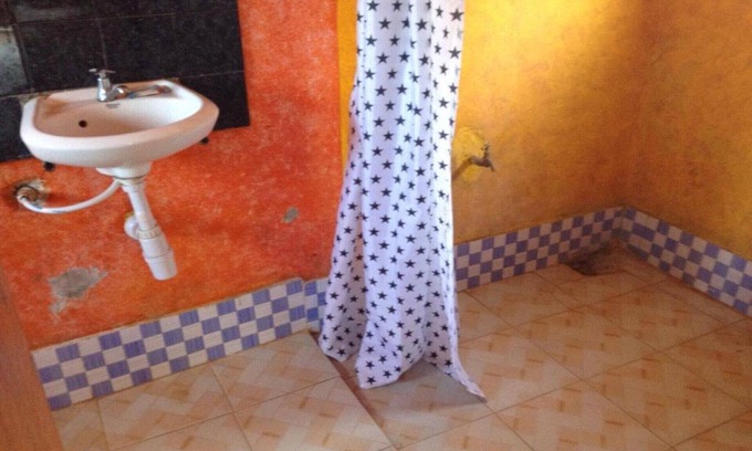 Kimana House | Comfortable Double Room with Bath for Your Perfect Stay