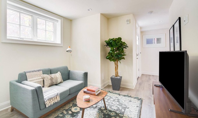 Dupont Circle Apartment | Stylish Dupont Circle 1BR Near Nightlife & Baseball