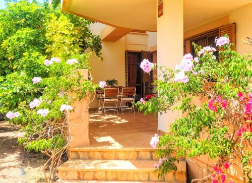 Golf Bahia Apartment | Pet-Friendly Garden Flat Steps from Terra-Mítica Attractions