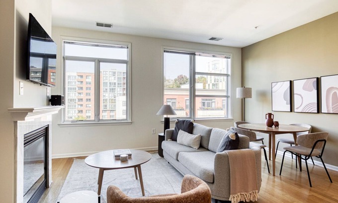 Hoboken Apartment | Modern Hoboken 2BR with Pool, Gym & Convenient Location