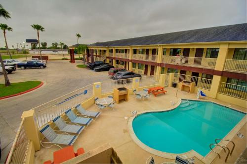 Raymondville Hotel | Family-Friendly Stay at Deluxe Inn and Suites with Pool