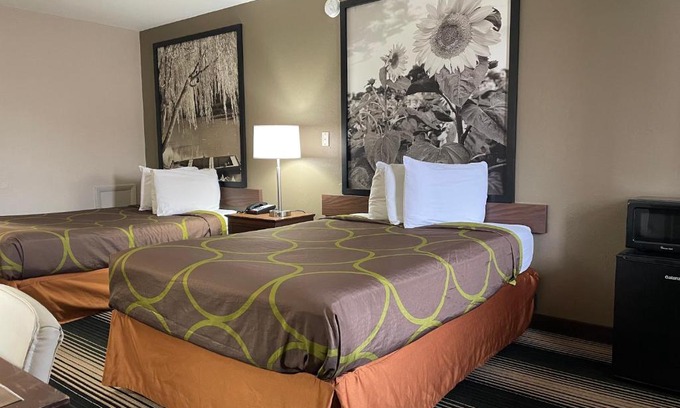Junction City Hotel | Convenient Stay at Super 8 by Wyndham Junction City